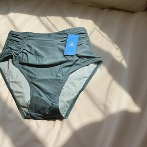 1 NWOT Cupshe Green High Waisted Ruched Swim Bottom Size Small